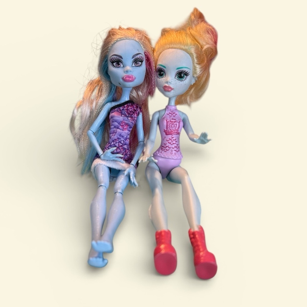 Monster High Draculara Fashion Dolls toys lot of 2 girls aqua designer dress - Picture 7 of 7